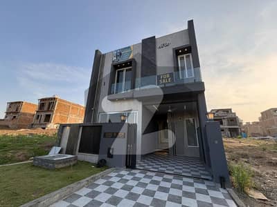 ڈی ایچ اے ڈیفینس فیز 5 ڈی ایچ اے ڈیفینس,اسلام آباد میں 3 کمروں کا 5 مرلہ مکان 4.8 کروڑ میں برائے فروخت۔