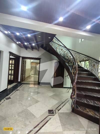 ڈی ایچ اے فیز 3 - بلاک زیڈ فیز 3,ڈیفنس (ڈی ایچ اے),لاہور میں 5 کمروں کا 1 کنال مکان 8.0 کروڑ میں برائے فروخت۔