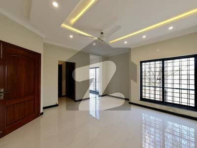 بحریہ ٹاؤن فیز 8 ۔ ایڈن لیک ویو بلاک بحریہ ٹاؤن فیز 8,بحریہ ٹاؤن راولپنڈی,راولپنڈی میں 5 کمروں کا 10 مرلہ مکان 4.8 کروڑ میں برائے فروخت۔