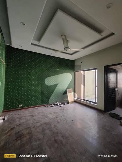 ڈی ایچ اے فیز 4 - بلاک ڈبل ای فیز 4,ڈیفنس (ڈی ایچ اے),لاہور میں 3 کمروں کا 10 مرلہ مکان 4.5 کروڑ میں برائے فروخت۔