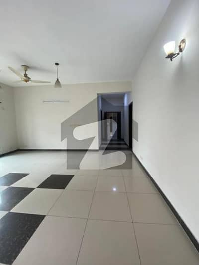 10 Marla 3 Bedrooms Flat For Sale.