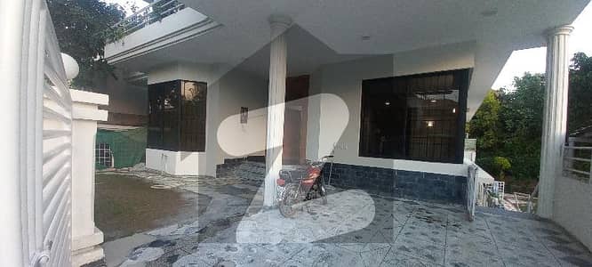 ایف ۔ 11 اسلام آباد میں 3 کمروں کا 1 کنال زیریں پورشن 2.35 لاکھ میں کرایہ پر دستیاب ہے۔