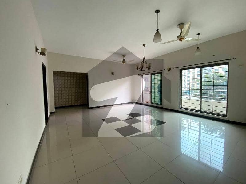 10 Marla 3 Bedrooms Shed Parking Flat Available For Sale 10 Marla 3 Bedrooms Shed Parking Flat Available For Sale