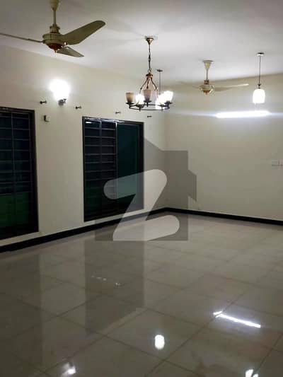 10 Marla 3 Bedrooms Flat Available For Sale.