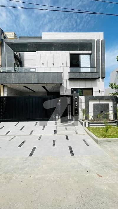 ایل ڈی اے ایوینیو لاہور میں 7 کمروں کا 10 مرلہ مکان 3.7 کروڑ میں برائے فروخت۔ ایل ڈی اے ایوینیو لاہور میں 7 کمروں کا 10 مرلہ مکان 3.7 کروڑ میں برائے فروخت۔