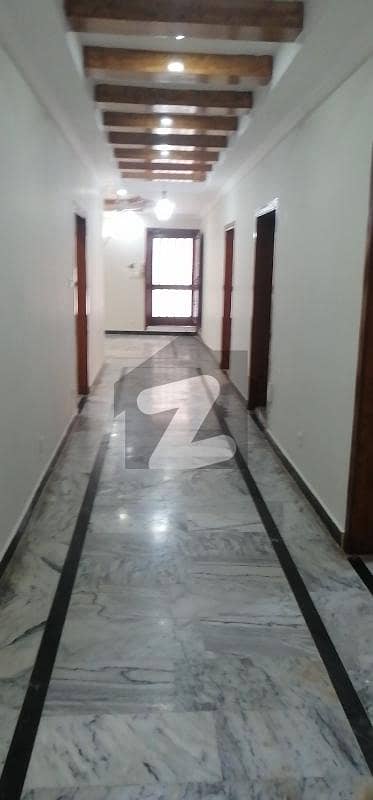 جی ۔ 13 اسلام آباد میں 4 کمروں کا 1 کنال زیریں پورشن 1.5 لاکھ میں کرایہ پر دستیاب ہے۔