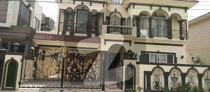 لیک سٹی میڈوز لاہور میں 2 کمروں کا 1 کنال زیریں پورشن 1.55 لاکھ میں کرایہ پر دستیاب ہے۔