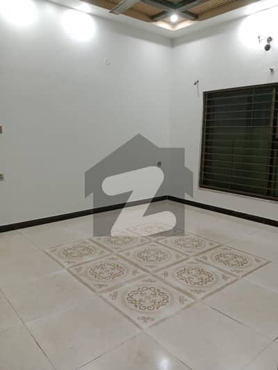 واپڈا سٹی فیصل آباد میں 4 کمروں کا 10 مرلہ مکان 2.9 کروڑ میں برائے فروخت۔