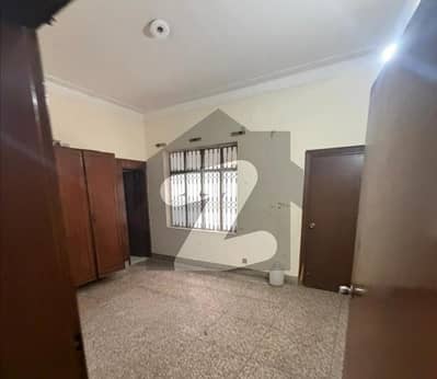 علامہ اقبال ٹاؤن ۔ نشتر بلاک علامہ اقبال ٹاؤن,لاہور میں 5 کمروں کا 10 مرلہ مکان 3.95 کروڑ میں برائے فروخت۔