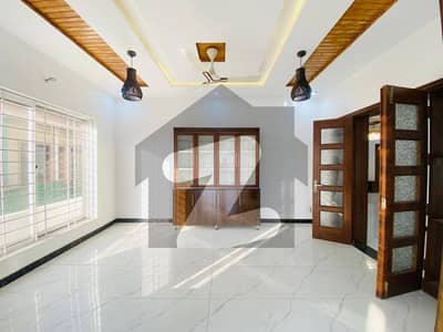 (Golden Opportunity This Portion) 1 Kanal Beautiful UPPER PORTION FOR RENT,. 4 Bedroom, Gas Available & water Boring