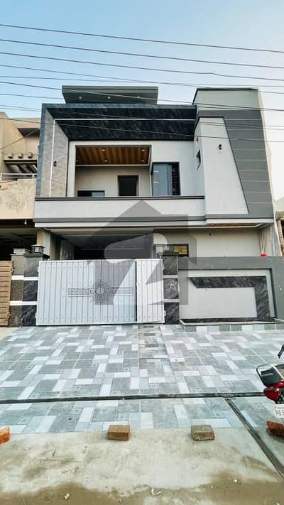 جوبلی ٹاؤن لاہور میں 5 کمروں کا 5 مرلہ مکان 2.4 کروڑ میں برائے فروخت۔