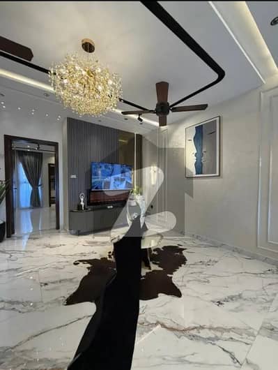 urgent for rent 10 Marla house in bahria town Lahore