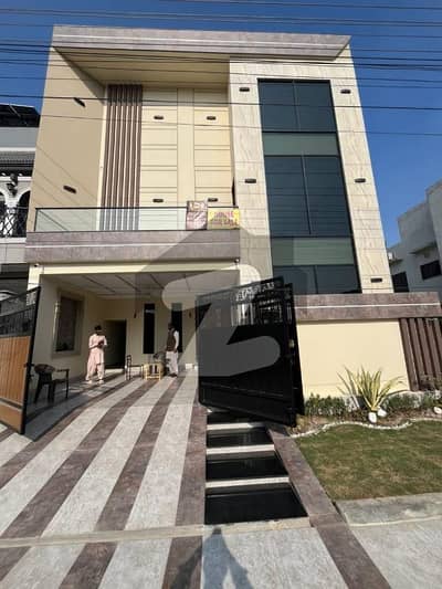 ایل ڈی اے ایوینیو ۔ بلاک ایم ایل ڈی اے ایوینیو,لاہور میں 7 کمروں کا 10 مرلہ مکان 3.9 کروڑ میں برائے فروخت۔ ایل ڈی اے ایوینیو ۔ بلاک ایم ایل ڈی اے ایوینیو,لاہور میں 7 کمروں کا 10 مرلہ مکان 3.9 کروڑ میں برائے فروخت۔