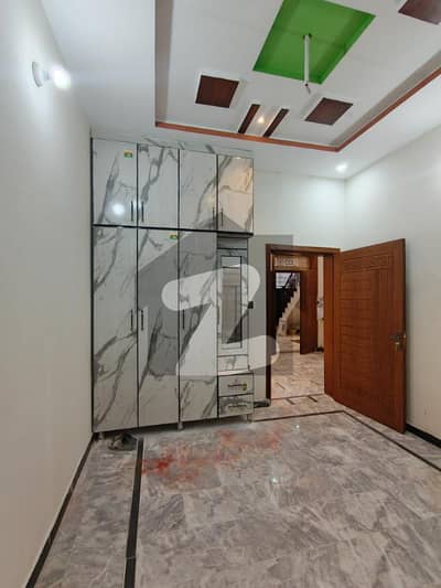 میسرائل روڈ راولپنڈی میں 4 کمروں کا 5 مرلہ مکان 60.0 ہزار میں کرایہ پر دستیاب ہے۔