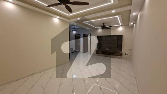 ڈی ایچ اے فیز 5 - سیکٹر ایف ڈی ایچ اے ڈیفینس فیز 5,ڈی ایچ اے ڈیفینس,اسلام آباد میں 5 کمروں کا 5 مرلہ مکان 3.7 کروڑ میں برائے فروخت۔