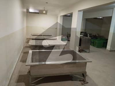 1650 Square Feet Spacious Warehouse Available In   Nishat Commercial Area For Sale