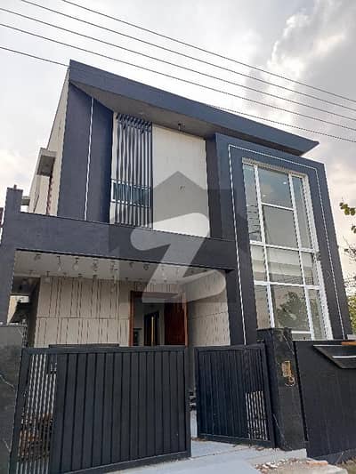 واپڈا سٹی ۔ بلاک ایم واپڈا سٹی,فیصل آباد میں 4 کمروں کا 10 مرلہ مکان 3.75 کروڑ میں برائے فروخت۔