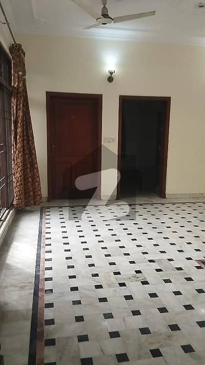 12 MARLA NEET UPAR PORTION AVAILABLE FOR RENT IN JOHAR TOWN LAHORE