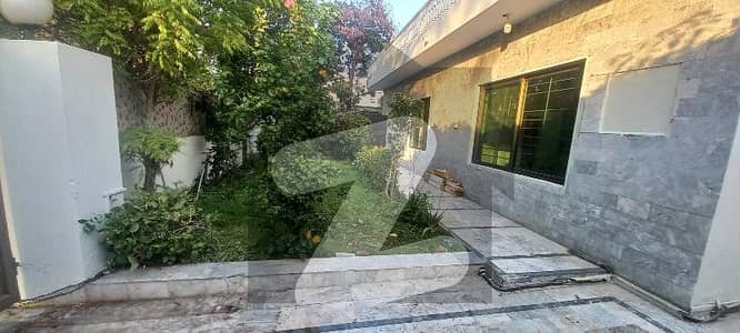 4. BED HOUSE FOR RENT