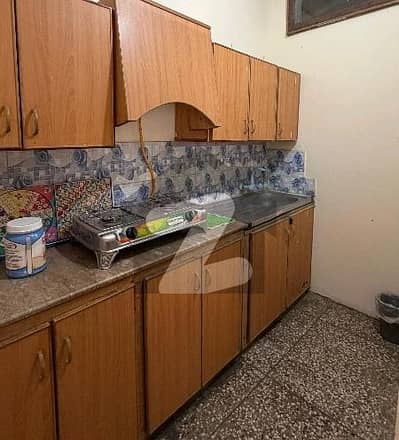 گلشنِ اقبال - بلاک 13 ڈی گلشنِ اقبال,گلشنِ اقبال ٹاؤن,کراچی میں 1 کمرے کا 3 مرلہ زیریں پورشن 40.0 ہزار میں کرایہ پر دستیاب ہے۔