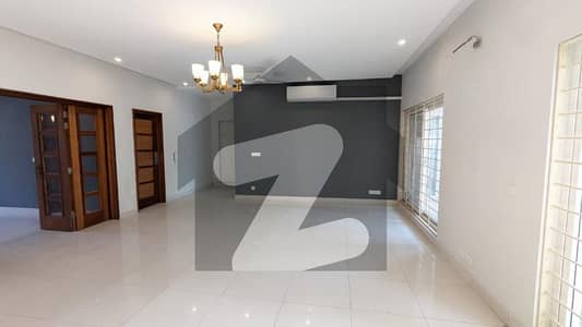 FOR RENT Fully Renovated Triple Storey House in F_6/3