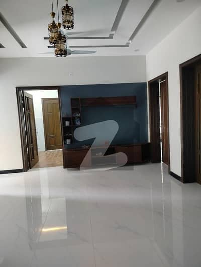 ٹاپ سٹی 1 - بلاک ڈی ٹاپ سٹی 1,اسلام آباد میں 5 کمروں کا 10 مرلہ مکان 1.7 لاکھ میں کرایہ پر دستیاب ہے۔