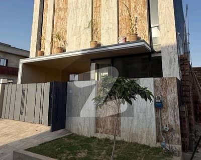 فیصل مارگلہ سٹی بی ۔ 17,اسلام آباد میں 5 کمروں کا 5 مرلہ مکان 3.15 کروڑ میں برائے فروخت۔