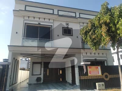 ٹاپ سٹی 1 - بلاک ڈی ٹاپ سٹی 1,اسلام آباد میں 5 کمروں کا 10 مرلہ مکان 4.8 کروڑ میں برائے فروخت۔