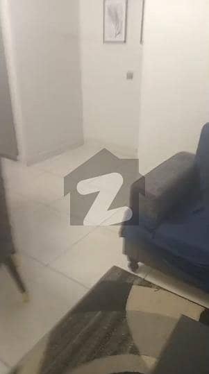 کلفٹن ۔ بلاک 8 کلفٹن,کراچی میں 3 کمروں کا 9 مرلہ فلیٹ 6.5 کروڑ میں برائے فروخت۔