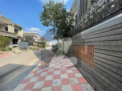 ایف ۔ 15/1 ایف ۔ 15,اسلام آباد میں 7 کمروں کا 11 مرلہ مکان 4.45 کروڑ میں برائے فروخت۔