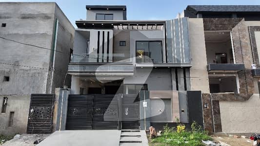 بسم اللہ ہاؤسنگ سکیم جی ٹی روڈ,لاہور میں 4 کمروں کا 5 مرلہ مکان 2.15 کروڑ میں برائے فروخت۔