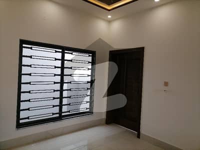 جوڈیشل ایمپلائیز کوآپریٹو ہاؤسنگ سوسائٹی فیصل آباد میں 1 کنال مکان 5.5 کروڑ میں برائے فروخت۔