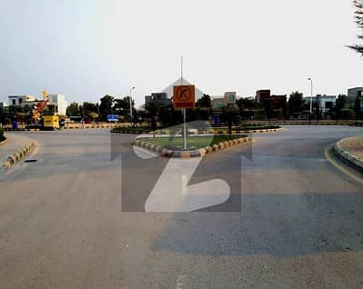 Prime Location 5 Marla Residential Plot In Central Bahria Nasheman For Sale