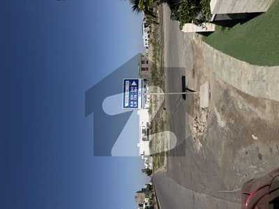 ڈی ایچ اے فیز 8 ڈی ایچ اے ڈیفینس,کراچی میں 1 کنال رہائشی پلاٹ 9.5 کروڑ میں برائے فروخت۔