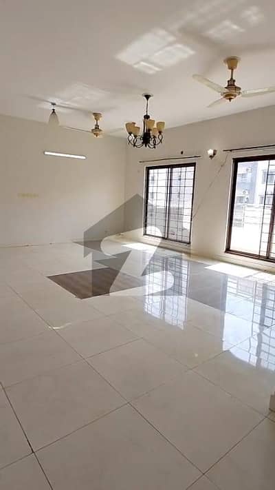 عسکری 11 ۔ سیکٹر بی اپارٹمنٹس عسکری 11,عسکری,لاہور میں 3 کمروں کا 10 مرلہ فلیٹ 2.87 کروڑ میں برائے فروخت۔