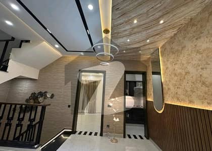 بحریہ ٹاؤن ٹیولپ بلاک بحریہ ٹاؤن سیکٹر سی,بحریہ ٹاؤن,لاہور میں 5 کمروں کا 12 مرلہ مکان 2.5 لاکھ میں کرایہ پر دستیاب ہے۔