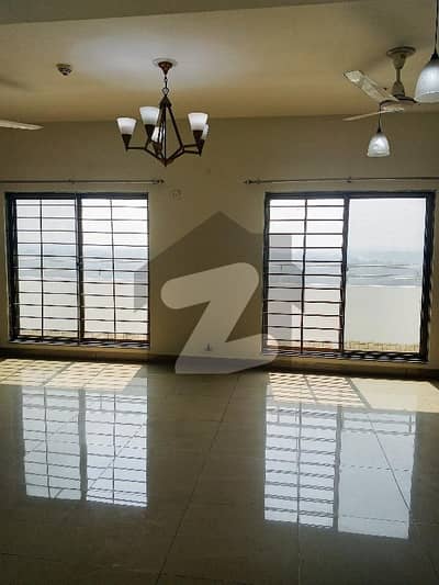 عسکری 10 عسکری,لاہور میں 3 کمروں کا 10 مرلہ فلیٹ 1.3 لاکھ میں کرایہ پر دستیاب ہے۔