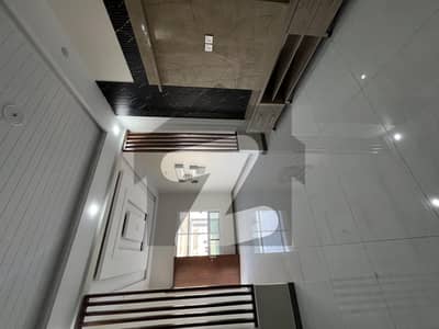 زینت آباد سکیم 33,کراچی میں 4 کمروں کا 5 مرلہ مکان 2.7 کروڑ میں برائے فروخت۔