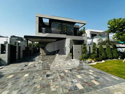 ڈی ایچ اے فیز 8 ڈیفنس (ڈی ایچ اے),لاہور میں 5 کمروں کا 1 کنال مکان 10.0 کروڑ میں برائے فروخت۔