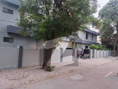 02 kanal Fully furnished Building for rent