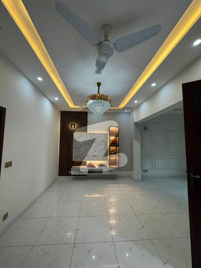 جوبلی ٹاؤن لاہور میں 4 کمروں کا 5 مرلہ مکان 1.9 کروڑ میں برائے فروخت۔