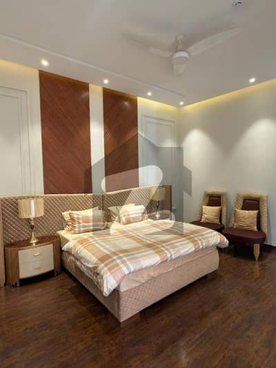 ڈی ایچ اے فیز 8 ڈیفنس (ڈی ایچ اے),لاہور میں 5 کمروں کا 1 کنال مکان 5.5 لاکھ میں کرایہ پر دستیاب ہے۔