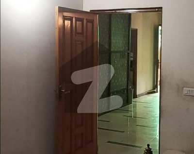 ماڈل ٹاؤن لِنک روڈ ماڈل ٹاؤن,لاہور میں 2 کمروں کا 10 مرلہ بالائی پورشن 80.0 ہزار میں کرایہ پر دستیاب ہے۔