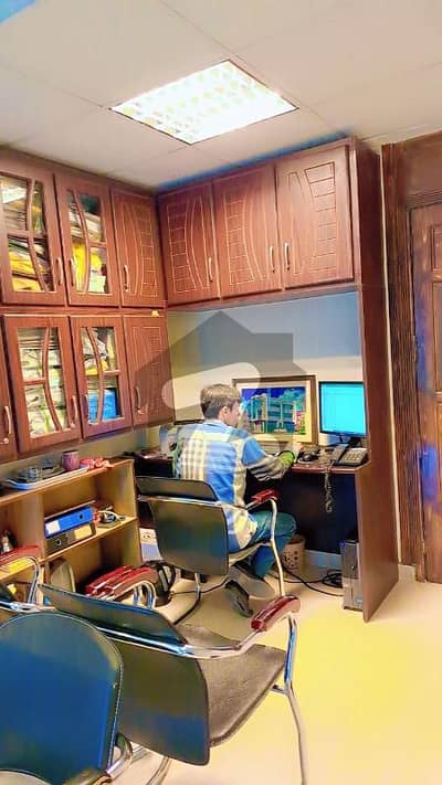 بلیو ایریا اسلام آباد میں 1 مرلہ دفتر 2.5 کروڑ میں برائے فروخت۔