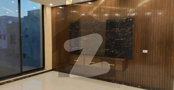 بحریہ ٹاؤن سیکٹر سی بحریہ ٹاؤن,لاہور میں 3 کمروں کا 5 مرلہ مکان 1.75 کروڑ میں برائے فروخت۔