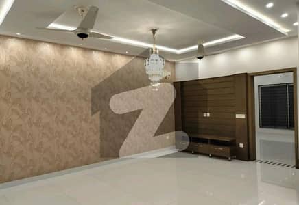 بحریہ ٹاؤن سیکٹر سی بحریہ ٹاؤن,لاہور میں 3 کمروں کا 5 مرلہ مکان 2.2 کروڑ میں برائے فروخت۔