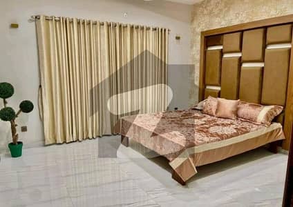 بحریہ ٹاؤن سیکٹر ای بحریہ ٹاؤن,لاہور میں 5 کمروں کا 10 مرلہ مکان 2.8 کروڑ میں برائے فروخت۔