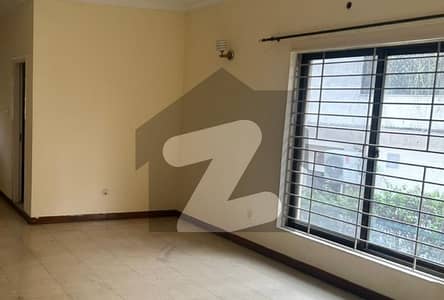 Spacious House Is Available In Model Town - Block L For rent