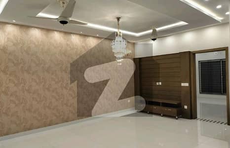 بحریہ ٹاؤن سیکٹر ای بحریہ ٹاؤن,لاہور میں 3 کمروں کا 5 مرلہ مکان 1.75 کروڑ میں برائے فروخت۔