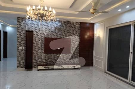 بحریہ ٹاؤن سیکٹر ای بحریہ ٹاؤن,لاہور میں 5 کمروں کا 10 مرلہ مکان 2.75 کروڑ میں برائے فروخت۔